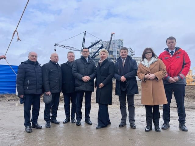 Premier Morawiecki na spotkaniu w Rafinerii Jedlicze