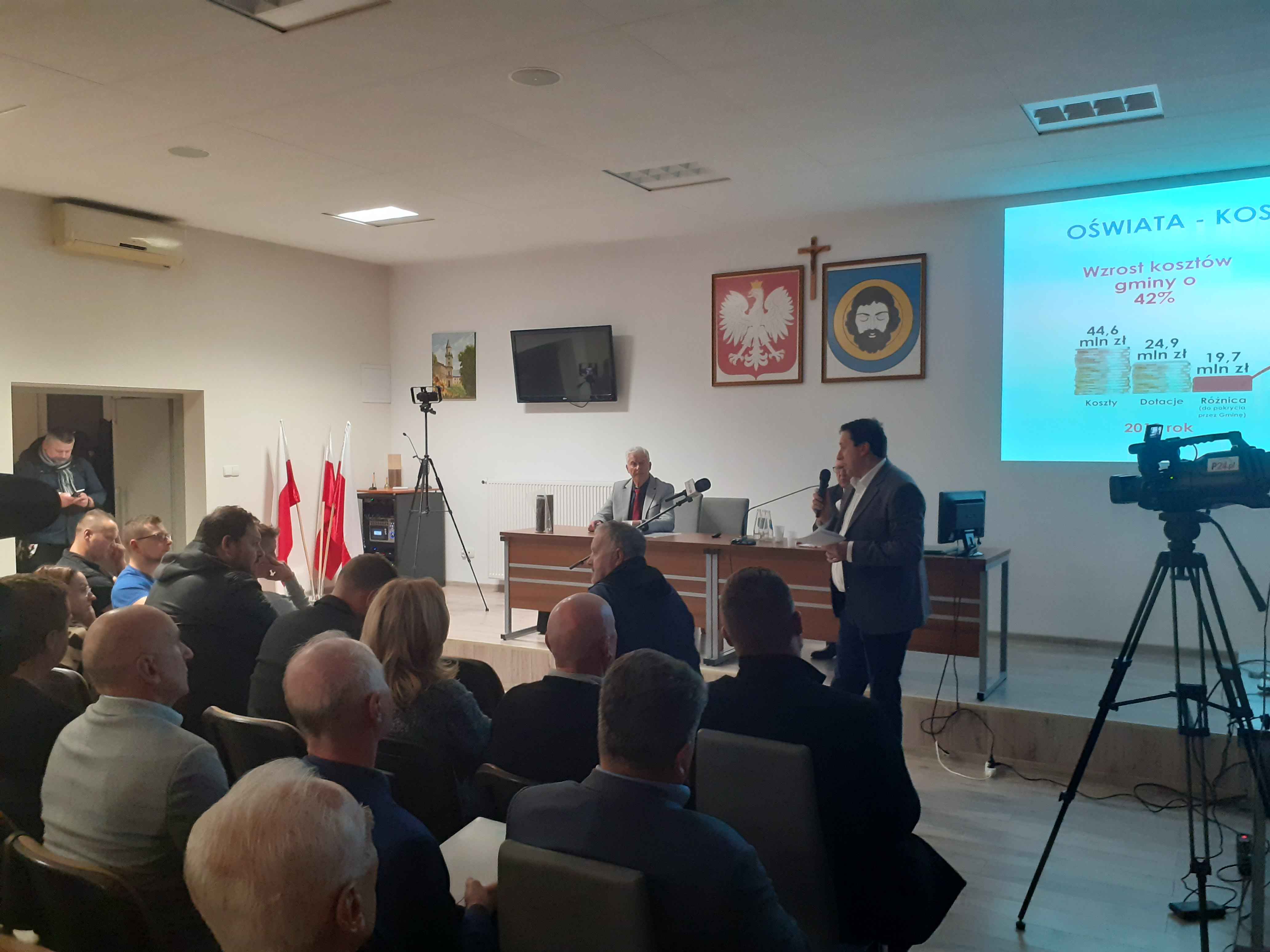 Brzozów: Sprzedaż Szkoły. Mieszkańcy jednoznacznie Przeciw – Burmistrz Stapiński lobbuje za sprzedażą wbrew woli i interesowi mieszkańców – video/zdjęcia